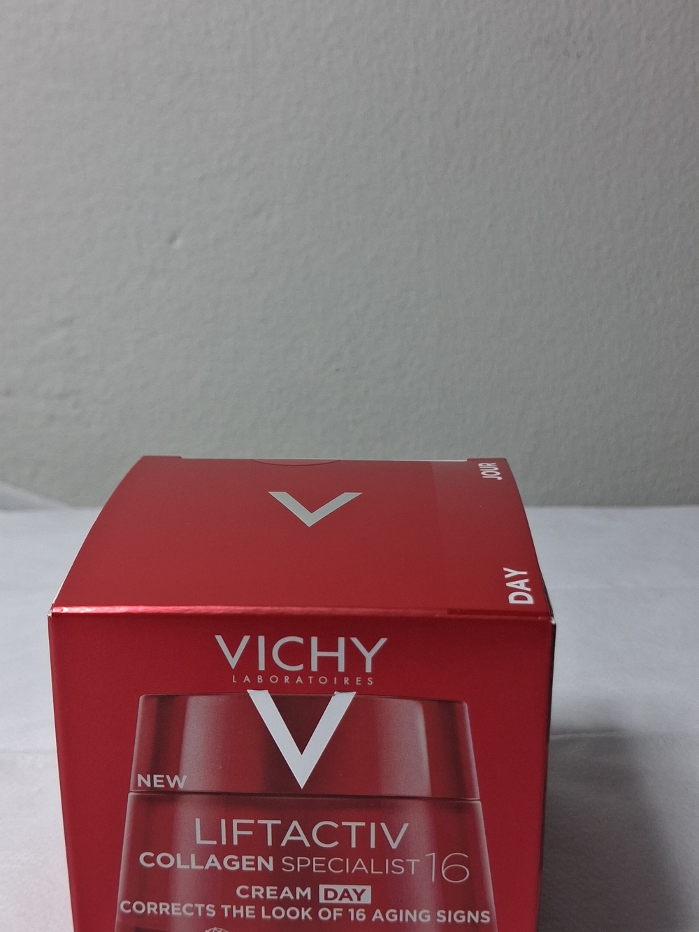 Vichy Liftactiv Mascara-Style Packaging Accent in Red
